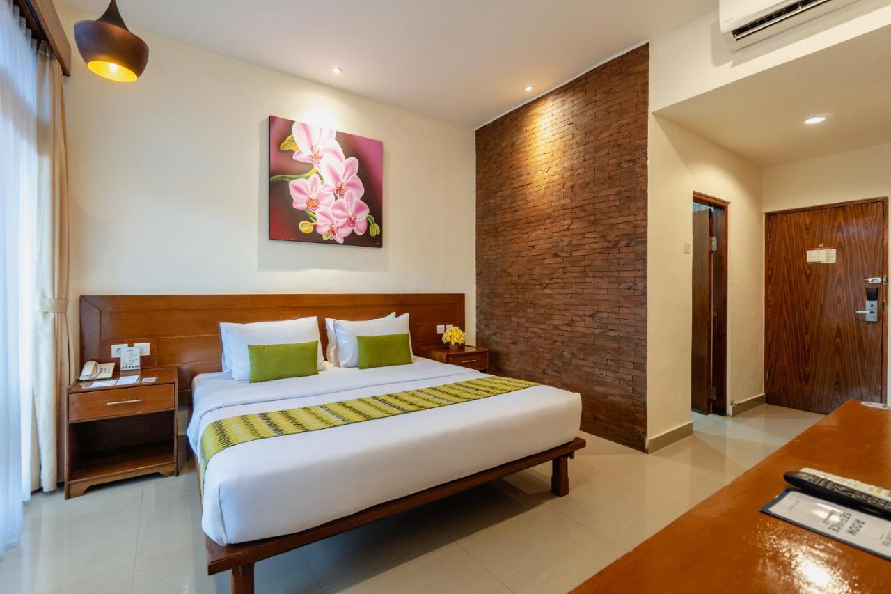 Wina Holiday Villa Kuta Lombok Esterno foto