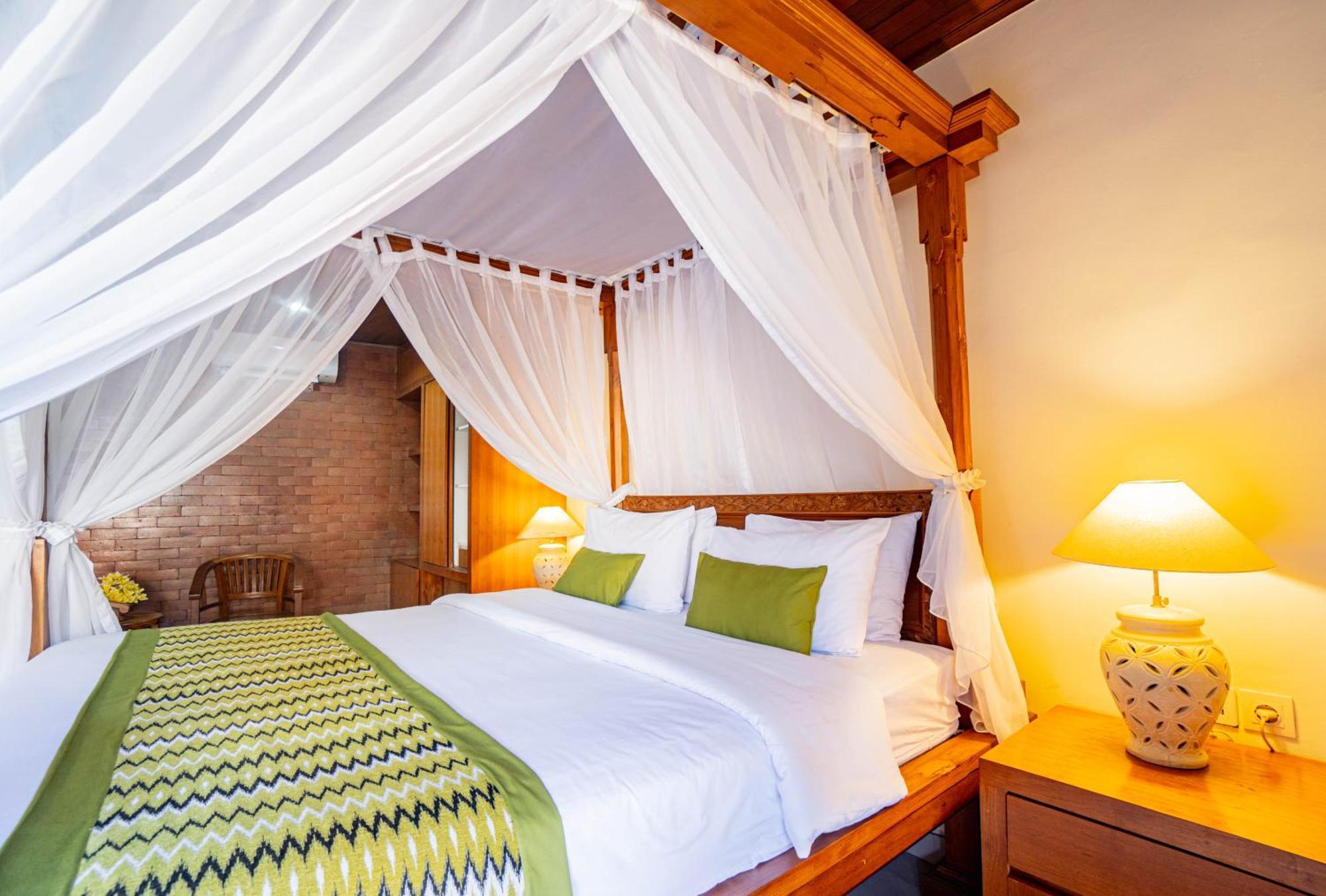Wina Holiday Villa Kuta Lombok Esterno foto